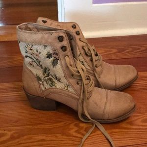 Embroidered lace-up boots